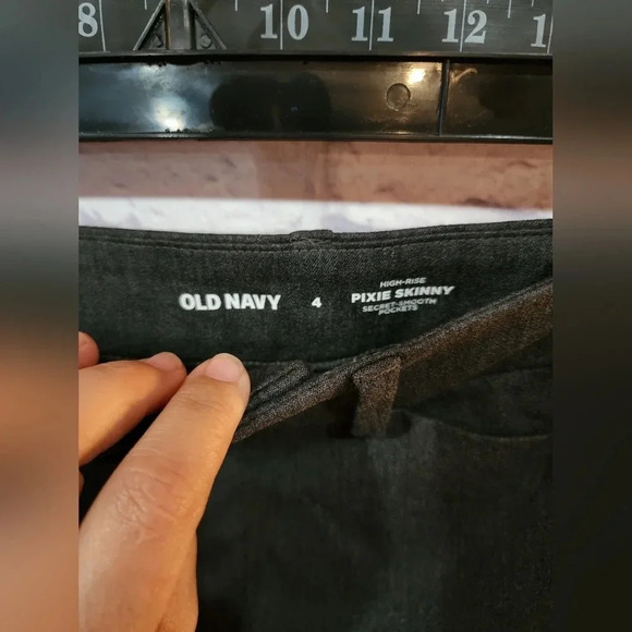Old Navy High Rise Pixie Skinny - see last pic - Picture 5 of 6